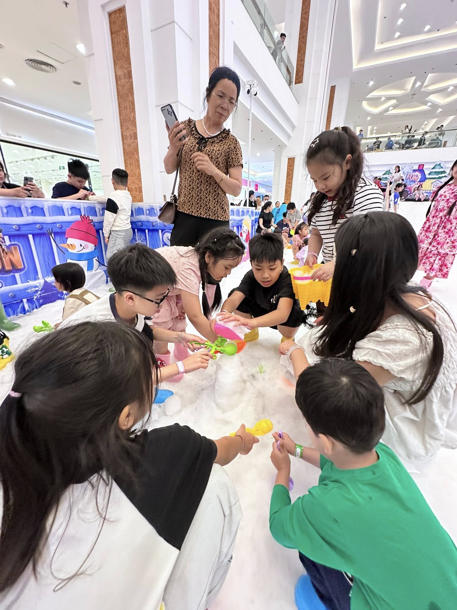 Xây dựng vương quốc tuyết Snow Fun
